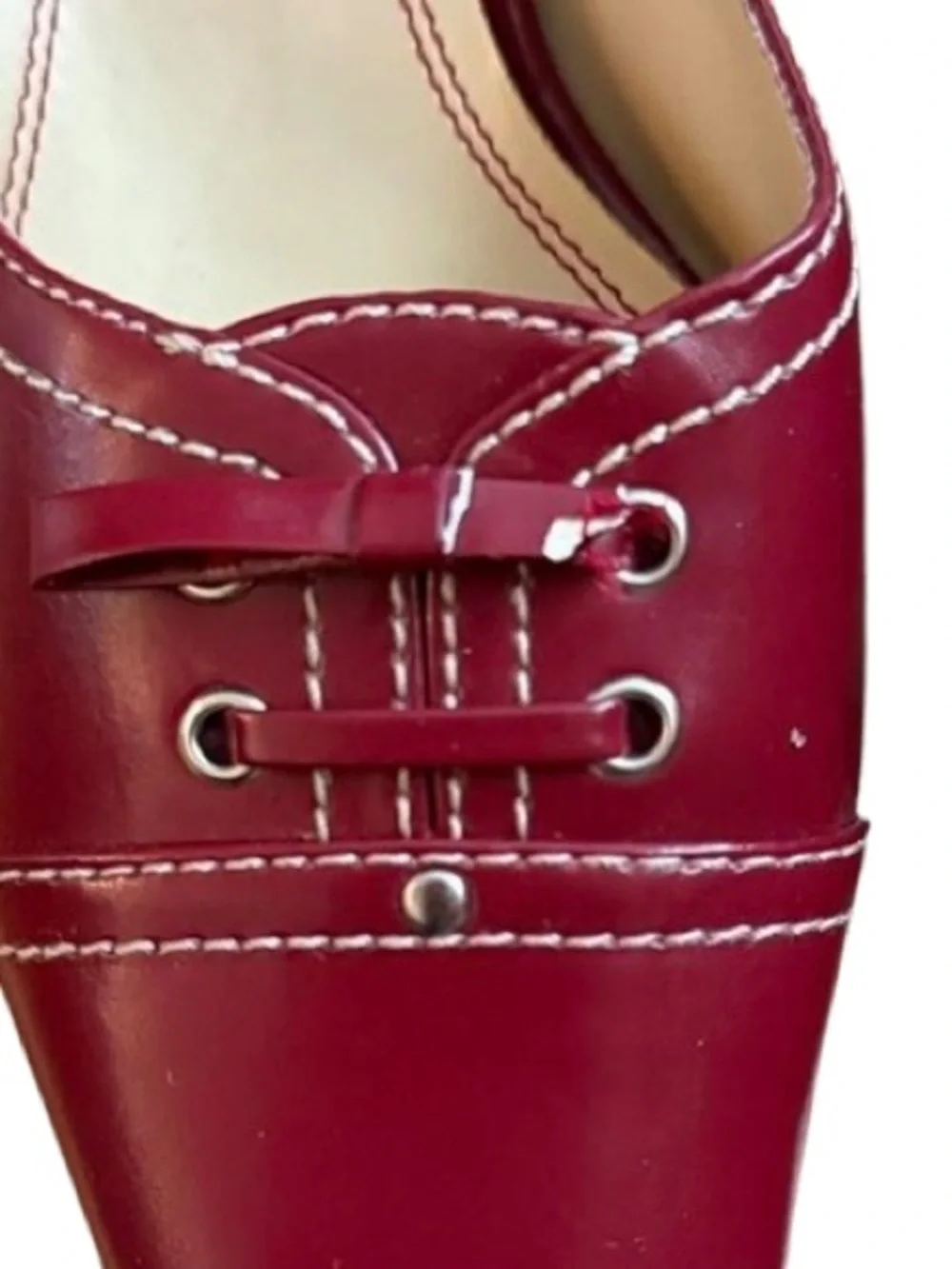 Vintage Gloria Vanderbilt Red Slip On Kitten Heels. Size: 6